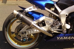 Yamaha YZF R1 1998-1999<p>A16 Moto GP Carbon Exhaust with Titanium Type Slashcut Outlet</p><br /><br />