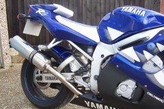 Yamaha YZF R6 1998-2002<p>A16 Road Legal Stainless Exhaust with Polished Traditional Spout</p><p></p><br />