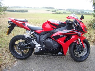 Honda CBR1000RR <p>A16 Stainless Road Legal Exhaust with Polished Slashcut Outlet</p>
