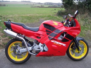 Honda CBR600 Steel Frame 1991-1998<p>A16 Bespoke Twin Hi-Level Stainless Stubby Exhausts with Slashcut Outlets.</p>
