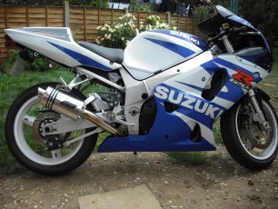 Suzuki GSXR 750 2000-2005<p>A16 Stainless Stubby Exhaust with Slashcut Outlet</p>