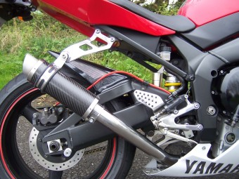Yamaha YZF R1 2002-2003<p>A16 Carbon Moto GP Exhaust with Titanium Type Slashcut Outlet</p>