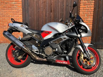 Aprilia Tuono 1998-2004 <p>A16 Road Legal or Race Stainless Exhaust with Carbon Outlet</p><br /><br />