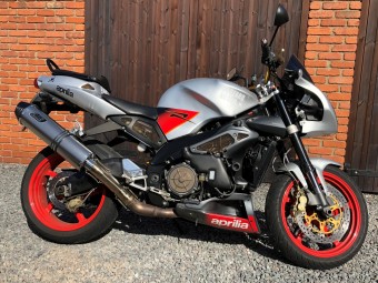 Aprilia Tuono 1998-2004 <p>A16 Road Legal or Race Stainless Exhaust with Carbon Outlet</p><br /><br />