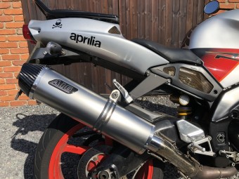 Aprilia Tuono 1998-2004 <p>A16 Road Legal or Race Stainless Exhaust with Carbon Outlet</p><br /><br />