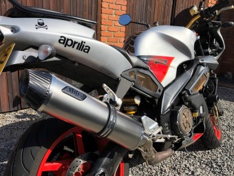 Aprilia Tuono 1998-2004 <p>A16 Road Legal or Race Stainless Exhaust with Carbon Outlet</p><br /><br />