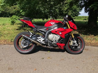 BMW S1000R 2014 onwards<p>A16 Moto GP Carbon Exhaust with Polished Slashcut Outlet</p><p>Fitted to Decat System</p><br/>