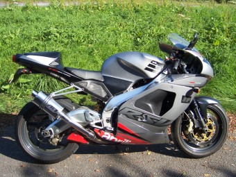 Aprilia RSV 1000 Mille 1998-2004<p>A16 Stubby Stainless Exhaust with Slashcut Outlet</p><br /><br />
