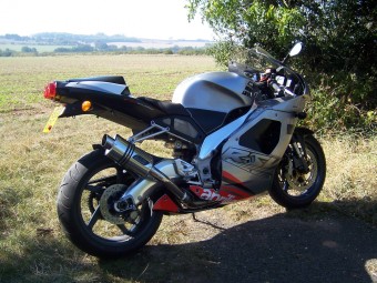 Aprilia RSV 1000 Mille 1998-2004<p>A16 Stubby Stainless Exhaust with Slashcut Outlet</p><br /><br />