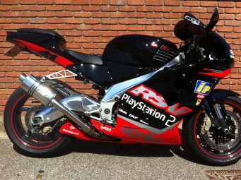 Aprilia RSV 1000 Mille 1998-2004<p>A16 Stubby Stainless Exhaust with Slashcut Outlet</p><br /><br />