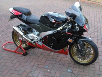 Aprilia RSV 1000 Mille 1998-2004<p>A16 Stubby Stainless Exhaust with Slashcut Outlet</p><br /><br />
