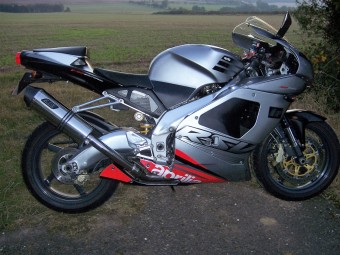 Aprilia RSV 1000 Mille 1998-2004<p>A16 Stainless Road Legal Exhaust with Carbon Outlet</p><br /><br />