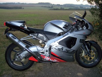 Aprilia RSV 1000 Mille 1998-2004<p>A16 Stainless Road Legal Exhaust with Carbon Outlet</p><br /><br />