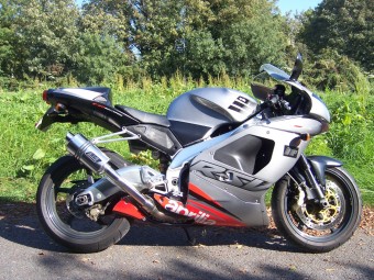Aprilia RSV 1000 Mille 1998-2004<p>A16 Stubby Stainless Exhaust with Slashcut Outlet</p><br /><br />