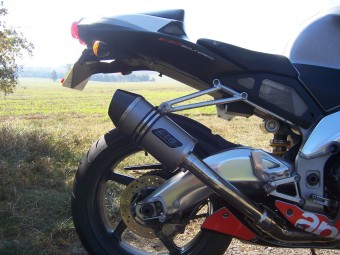 Aprilia RSV 1000 Mille 1998-2004<p>A16 Stubby Plain Titanium Exhaust with Carbon Outlet</p><br /><br />