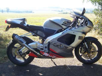 Aprilia RSV 1000 Mille 1998-2004<p>A16 Stubby Plain Titanium Exhaust with Carbon Outlet</p><br /><br />