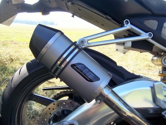 Aprilia RSV 1000 Mille 1998-2004<p>A16 Stubby Plain Titanium Exhaust with Carbon Outlet</p><br /><br />