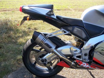 Aprilia RSV 1000 Mille 1998-2004<p>A16 Stubby Plain Titanium Exhaust with Carbon Outlet</p><br /><br />