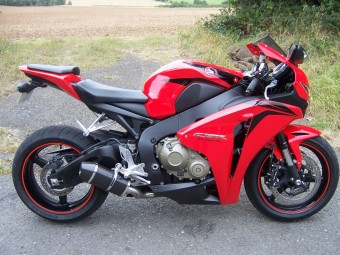 Honda CBR1000RR 2008-2011<p>A16 Stubby Carbon Exhaust with Carbon Cap</p><br><br>