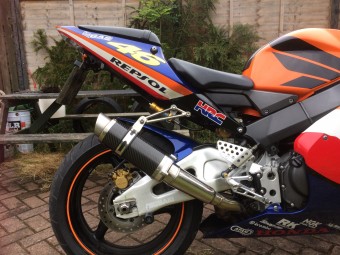 Honda CBR900 954 Fireblade 2002-2004<p>A16 Moto GP Carbon Exhaust with Titanium Type Slashcut Outlet</p><br /><br />