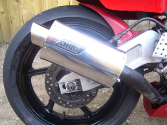 Honda NC29 CBR400 Gull Arm<p>A16 Stubby Stainless  Exhaust with Polished Slashcut Outlet</p><br/><br/>
