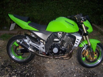 Kawasaki Z1000 2003-2006<p>A16 Moto GP Carbon Exhaust with Titanium Type Slashcut Outlet</p><br>