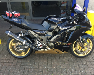 Kawasaki ZX12R 1999-2005<p>A16 Road Legal Carbon Exhaust with Carbon Cap Outlet</p><br />