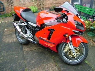Kawasaki ZX12R 1999-2005<p>A16 Stubby Stainless Exhaust with Polished Traditional Spout</p><br />