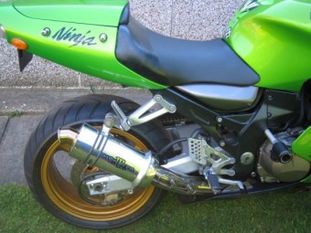 Kawasaki ZX12R 1999-2005<p>A16 Stubby Stainless Exhaust with Polished Traditional Spout</p><br />