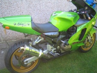 Kawasaki ZX12R 1999-2005<p>A16 Stubby Stainless Exhaust with Polished Traditional Spout</p><br />