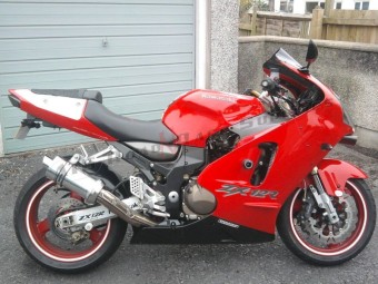 Kawasaki ZX12R 1999-2005<p>A16 Stubby Stainless Exhaust with Polished Slashcut Outlet</p><br />