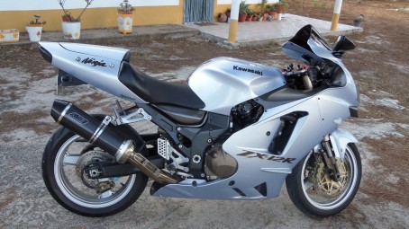 Kawasaki ZX12R 1999-2005<p>A16 Road Legal Carbon Exhaust with Carbon Cap Outlet</p><br />