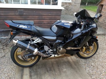 Kawasaki ZX12R 1999-2005<p>A16 Road Legal Carbon Exhaust with Polished Slashcut Outlet</p><br />