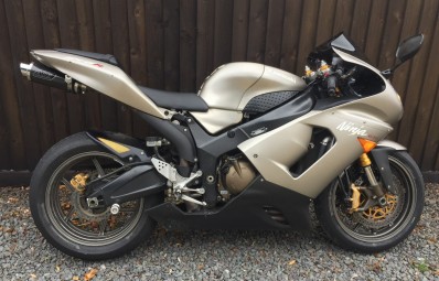 Kawasaki ZX636 2005-2005<p>A16 Underseat Carbon Exhaust with Polished Slashcut Outlet</p><br>
