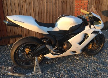 Kawasaki ZX636 2005-2005<p>A16 Underseat Carbon Race Exhaust with Polished Slashcut Outlet</p><br>