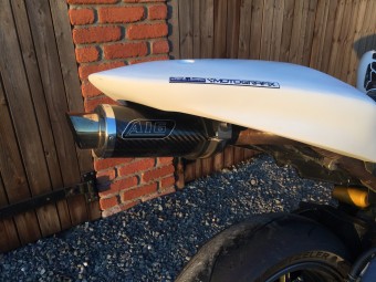 Kawasaki ZX636 2005-2005<p>A16 Underseat Carbon Race Exhaust with Polished Slashcut Outlet</p><br>