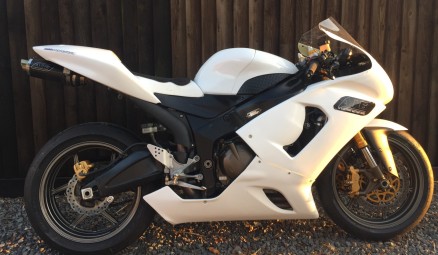 Kawasaki ZX636 2005-2005<p>A16 Underseat Carbon Race Exhaust with Polished Slashcut Outlet</p><br>