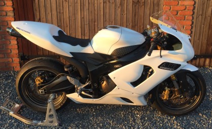 Kawasaki ZX636 2005-2005<p>A16 Underseat Carbon Race Exhaust with Polished Slashcut Outlet</p><br>