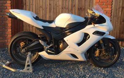 Kawasaki ZX636 2005-2005<p>A16 Underseat Carbon Race Exhaust with Polished Slashcut Outlet</p><br>