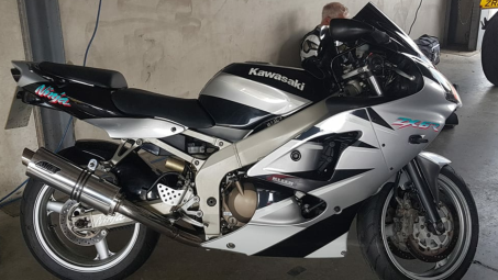 Kawasaki ZX6R G J 1998-2001<p>A16 Road Legal Stainless Exhaust with Polished Slashcut Outlet</p><br />