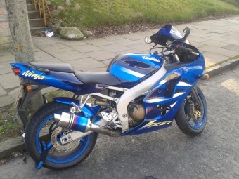 Kawasaki ZX6R G J 1998-2001<p>A16 Stubby Coloured Titanium Exhaust with Polished Slashcut Outlet</p><br />