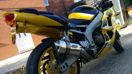 Kawasaki ZX6R G J 1998-2001<p>A16 Stubby Stainless Exhaust with Polished Slashcut Outlet</p><br />