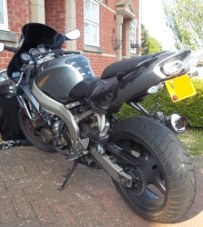 Kawasaki ZX6R G J 1998-2001<p>A16 Stubby Stainless Exhaust with Polished Slashcut Outlet</p><br/>