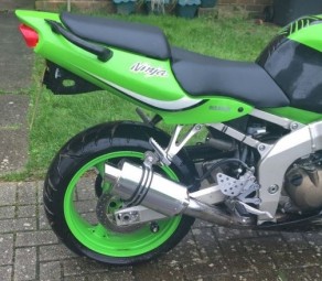 Kawasaki ZX6R G J 1998-2001<p>A16 Stubby Stainless Exhaust with Polished Slashcut Outlet</p><br />