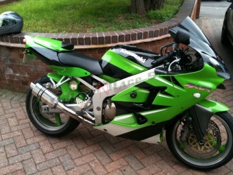 Kawasaki ZX6R G J 1998-2001<p>A16 Stubby Stainless Exhaust with Polished Slashcut Outlet</p><br/>