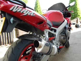Kawasaki ZX6R G J 1998-2001<p>A16 Stubby Stainless Exhaust with Polished Slashcut Outlet</p><br />