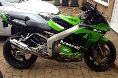 Kawasaki ZX6R G J 1998-2001<p>A16 Stubby Stainless Exhaust with Polished Slashcut Outlet</p><br />