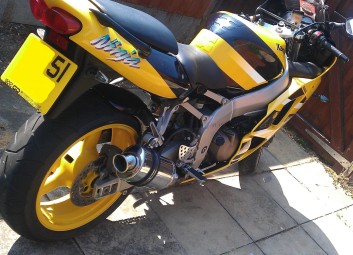 Kawasaki ZX6R G J 1998-2001<p>A16 Stubby Stainless Exhaust with Polished Traditional Spout</p><br />