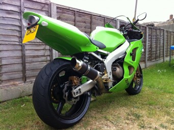 Kawasaki ZX6R G J 1998-2001<p>A16 Moto GP Carbon Exhaust with Polished Slashcut Outlet</p><br />
