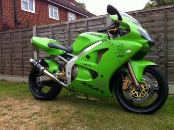 Kawasaki ZX6R G J 1998-2001<p>A16 Moto GP Carbon Exhaust with Polished Slashcut Outlet</p><br />